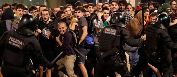 La Policía catalana durante las protestas - Sputnik Mundo