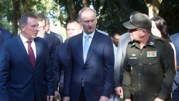 El embajador ruso en La Habana, Andréi Guskov, el secretario del Consejo de Seguridad de Rusia, Nikolái Pátrushev, y el general Álvaro López Miera, viceministro primero de las Fuerzas Armadas - Sputnik Mundo