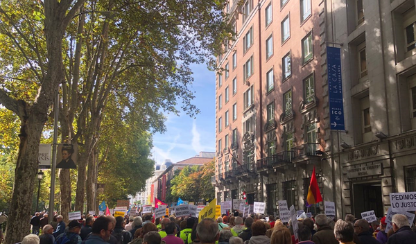 Miles de jubilados llegan a Madrid para reclamar al Gobierno pensiones dignas (fotos, vídeo) - Sputnik Mundo