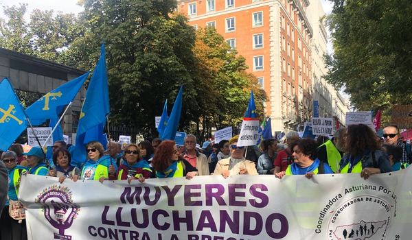 Miles de jubilados llegan a Madrid para reclamar al Gobierno pensiones dignas (fotos, vídeo) - Sputnik Mundo