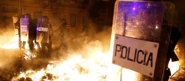Disturbios en Barcelona, España - Sputnik Mundo