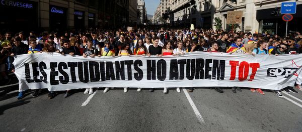 Los estudiantes protestan en Barcelona - Sputnik Mundo