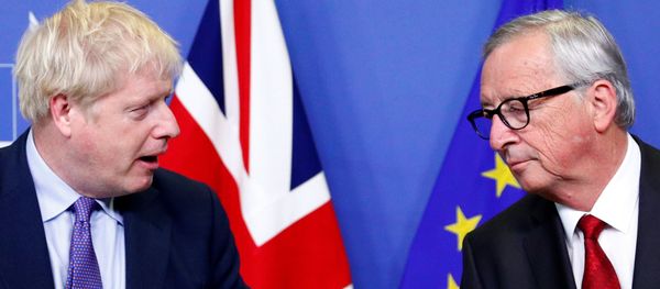 El primer ministro británico, Boris Johnson, y  el presidente de la Comisión Europea, Jean-Claude Juncker - Sputnik Mundo