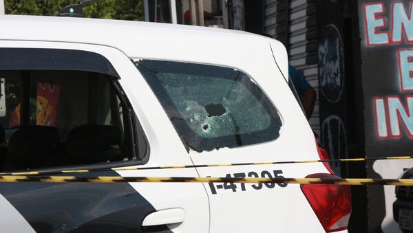 Un coche de policía tras el atraco en el aeropuerto de Viracopos, Brasil - Sputnik Mundo