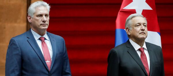 El presidente mexicano, Andrés Manuel López Obrador, junto a su homólogo cubano, Miguel Díaz-Canel - Sputnik Mundo