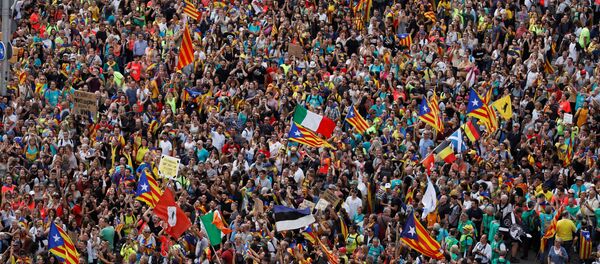 Protestas de independentistas catalanes en Barcelona, España - Sputnik Mundo