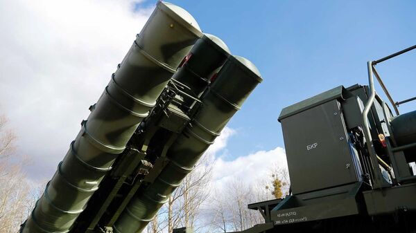 Sistema ruso de defensa antiaérea S-400 (archivo) - Sputnik Mundo