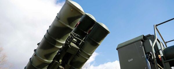 Sistema ruso de defensa antiaérea S-400 (archivo) - Sputnik Mundo