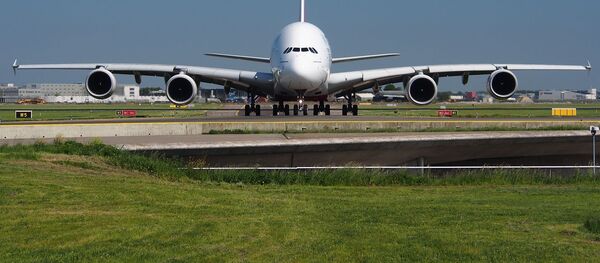 Un Airbus A380 (archivo) - Sputnik Mundo