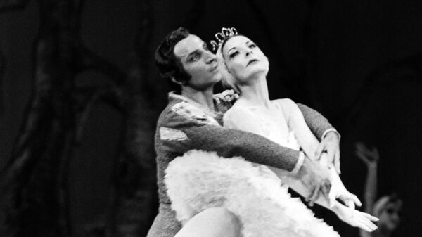 Alicia Alonso y Azari Plisetski  - Sputnik Mundo