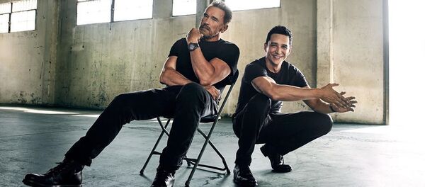 Arnold Schwarzenegger y Gabriel Luna, actores estadounidenses - Sputnik Mundo