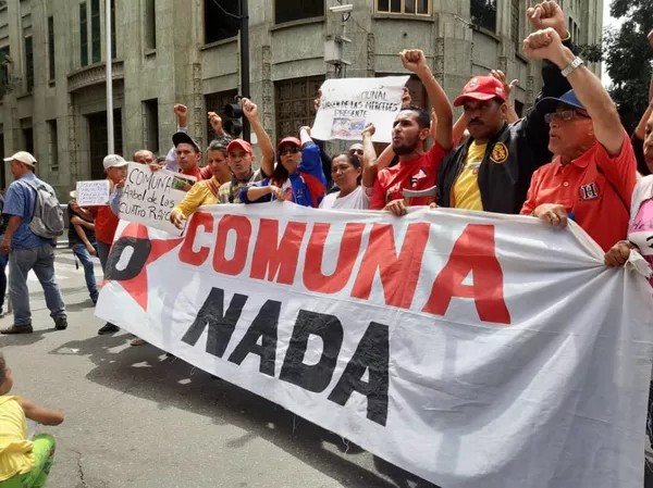 Venezolanos marchan en apoyo al primer congreso internacional de Comunas Venezolanos marchan en apoyo al primer congreso internacional de Comunas - Sputnik Mundo
