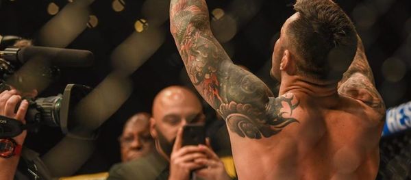 Daniel Pineda, luchador estadounidense de artes marciales mixtas, celebra una victoria Daniel Pineda, luchador estadounidense de artes marciales mixtas, celebra una victoria - Sputnik Mundo