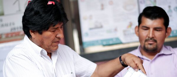 Evo Morales, presidente de Bolivia emite su voto en las elecciones generales - Sputnik Mundo