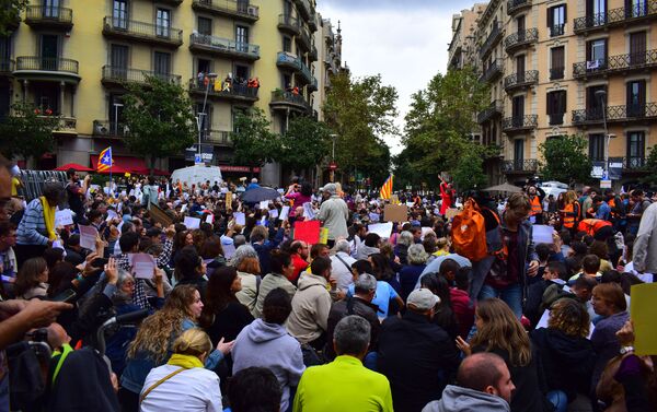 Sentada en Barcelona por la visita del presidente del Gobierno español en funciones, Pedro Sánchez Sentada en Barcelona por la visita del presidente del Gobierno español en funciones, Pedro Sánchez - Sputnik Mundo
