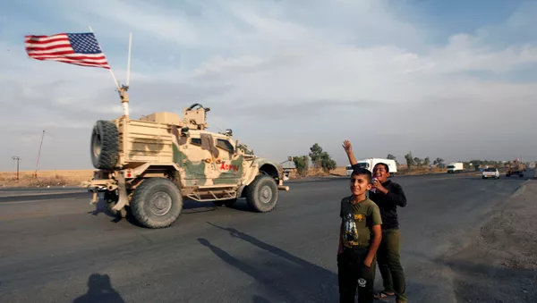 Convoy de vehículos estadounidenses sale de Siria - Sputnik Mundo
