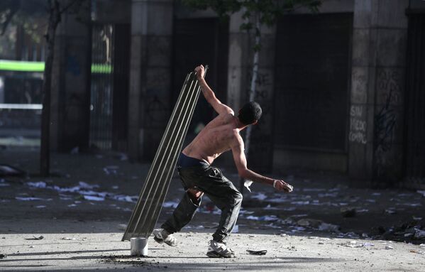 Manifestaciones en Chile: más de diez muertes y cientos de heridos - Sputnik Mundo