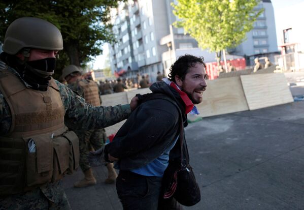 Manifestaciones en Chile: más de diez muertes y cientos de heridos - Sputnik Mundo