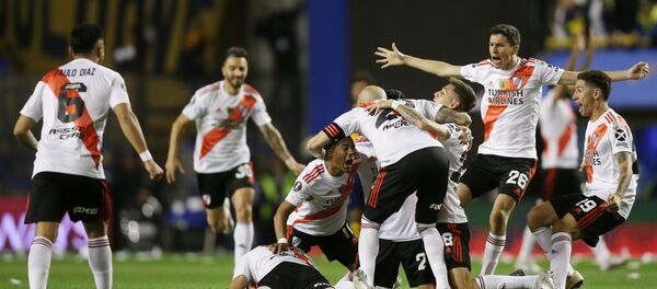 Jugadores de River Plate celebrando la victoria sobre Boca Juniors - Sputnik Mundo