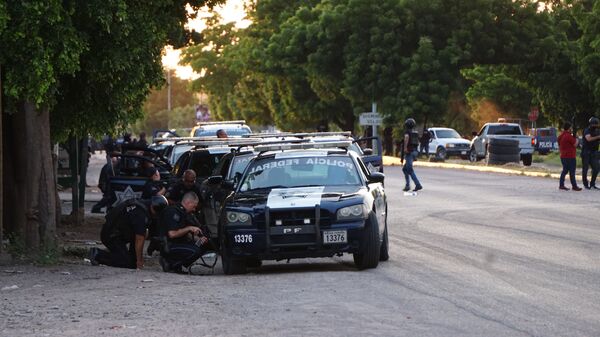 Imágenes sobre los enfrentamientos armados sucedidos el día de  en distintas partes de la ciudad de Culiacán debido a la detención de Ovidio Guzmán - Sputnik Mundo