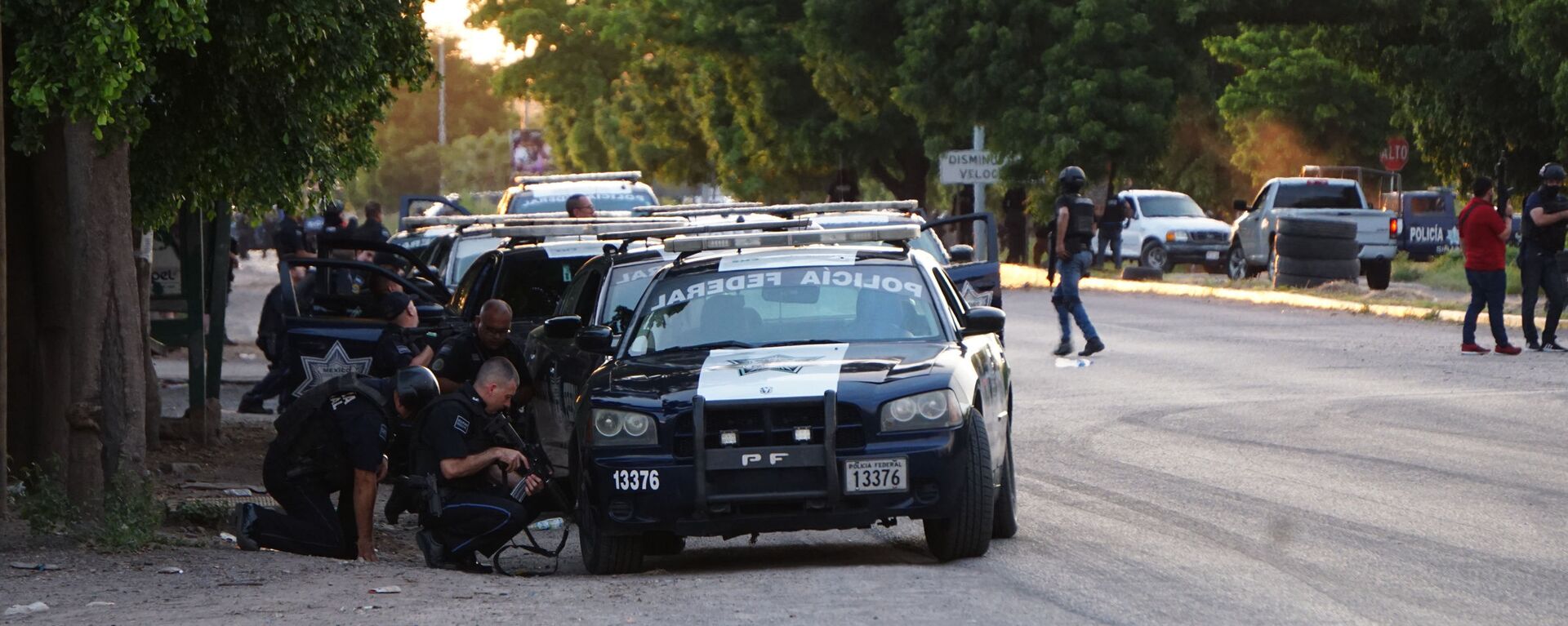 Imágenes sobre los enfrentamientos armados sucedidos el día de  en distintas partes de la ciudad de Culiacán debido a la detención de Ovidio Guzmán - Sputnik Mundo, 1920, 23.10.2019