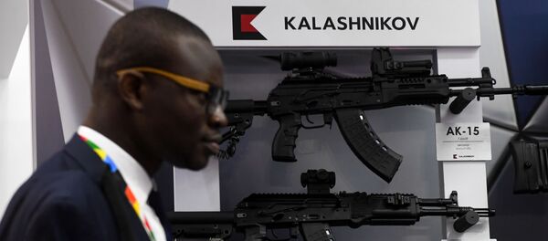Una exposición del Kaláshnikov en la cumbre Rusia-África Una exposición del Kaláshnikov en la cumbre Rusia-África - Sputnik Mundo
