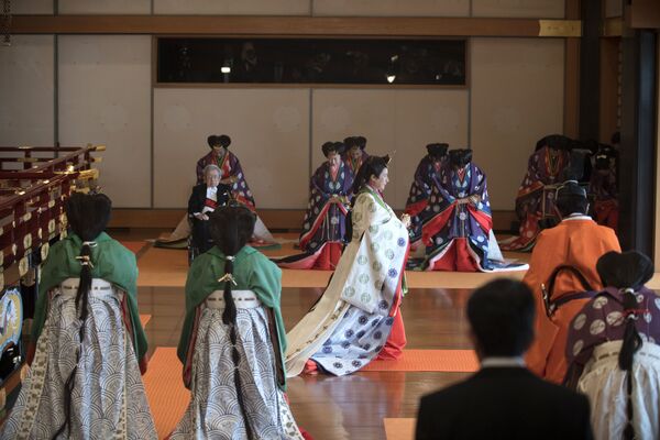 El nuevo emperador de Japón asciende el trono - Sputnik Mundo