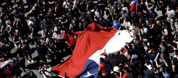 Aumentan a 18 los fallecidos durante las protestas en Chile - Sputnik Mundo