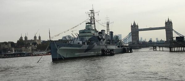 Buque británico HMS Belfast durante un emotivo acto entre Rusia y el Reino Unido en conmemoración y recuerdo de la campaña del Ártico en la Segunda Guerra Mundial Buque británico HMS Belfast durante un emotivo acto entre Rusia y el Reino Unido en conmemoración y recuerdo de la campaña del Ártico en la Segunda Guerra Mundial - Sputnik Mundo