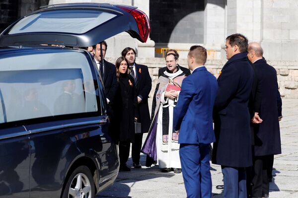 España exhuma los restos del dictador Francisco Franco 44 años después de su muerte - Sputnik Mundo