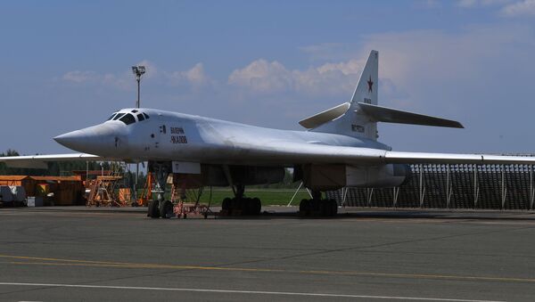 Bombardero estratégico ruso Tu-160 - Sputnik Mundo