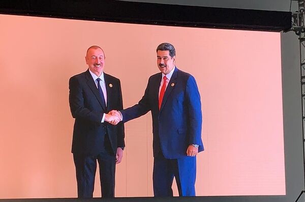 El presidente de Azerbaiyán, Ilham Aliyev, junto al presidente de Venezuela, Nicolás Maduro El presidente de Azerbaiyán, Ilham Aliyev, junto al presidente de Venezuela, Nicolás Maduro - Sputnik Mundo
