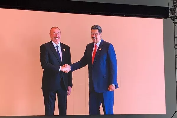 El presidente de Azerbaiyán, Ilham Aliyev, junto al presidente de Venezuela, Nicolás Maduro El presidente de Azerbaiyán, Ilham Aliyev, junto al presidente de Venezuela, Nicolás Maduro - Sputnik Mundo