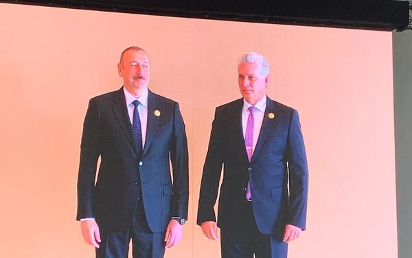 El presidente de Azerbaiyán, Ilham Aliyev, junto al presidente de Cuba, Miguel Díaz-Canel El presidente de Azerbaiyán, Ilham Aliyev, junto al presidente de Cuba, Miguel Díaz-Canel - Sputnik Mundo