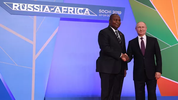 El presidente de la República Centroafricana, Faustin-Archange Touadéra junto al presidente de Rusia, Vladímir Putin