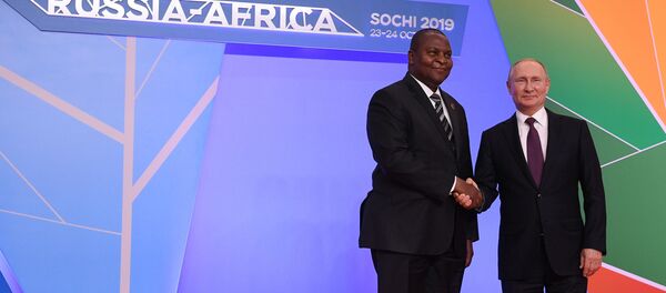 El presidente de la República Centroafricana, Faustin-Archange Touadéra junto al presidente de Rusia, Vladímir Putin El presidente de la República Centroafricana, Faustin-Archange Touadéra junto al presidente de Rusia, Vladímir Putin - Sputnik Mundo