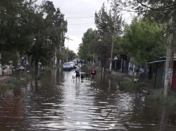 Calles inundadas en un barrio de La Matanza Calles inundadas en un barrio de La Matanza - Sputnik Mundo