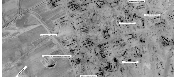 Imagen satelital del Ministerio de Defensa ruso muestra los equipos técnicos concentrados para el contrabando de petróleo en Siria - Sputnik Mundo