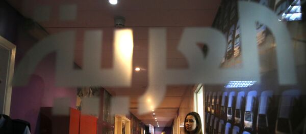 El logo de la cadena saudí Al Arabiya - Sputnik Mundo