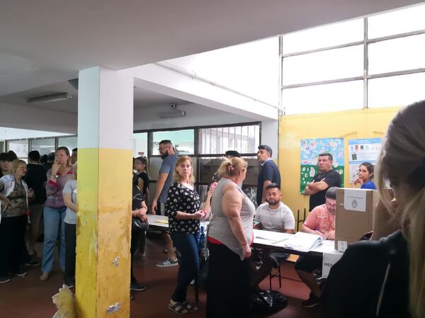 Ochenta veedores internacionales vigilan recuento de votos en elecciones en Argentina - Sputnik Mundo