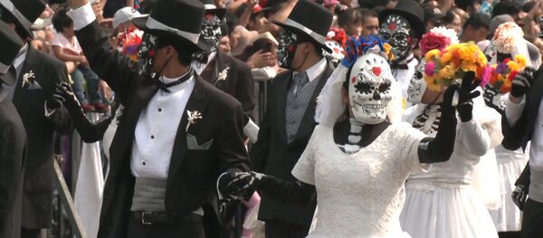 Esqueletos y demonios invaden las calles de Ciudad de México - Sputnik Mundo