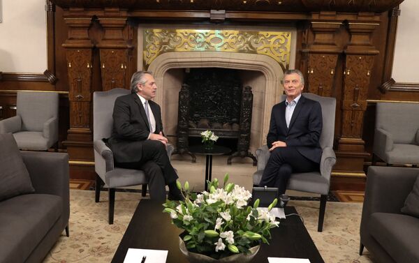 El presidente argentino, Mauricio Macri, se reune con el presidente electo, Alberto Fernández, en la Casa Rosada - Sputnik Mundo