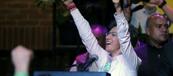 Claudia López, alcaldesa electora de Bogotá, celebra su victoria en las urnas - Sputnik Mundo