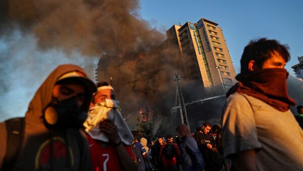 Protestas en Santiago, Chile - Sputnik Mundo