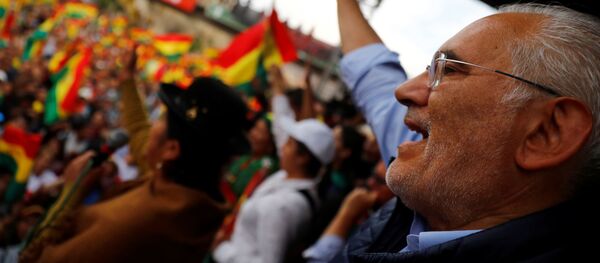 Carlos Mesa durante una manifestación opositora en La Paz - Sputnik Mundo
