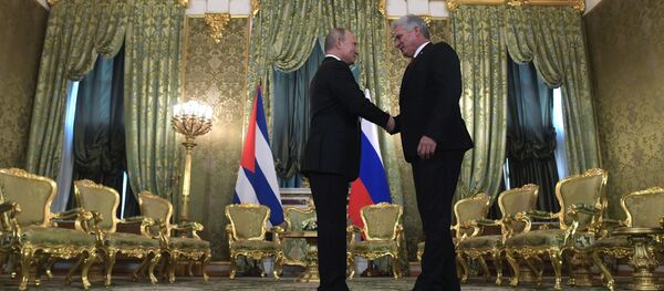 El presidente de Rusia, Vladímir Putin y el presidente cubano, Miguel Díaz-Canel Bermúdez - Sputnik Mundo