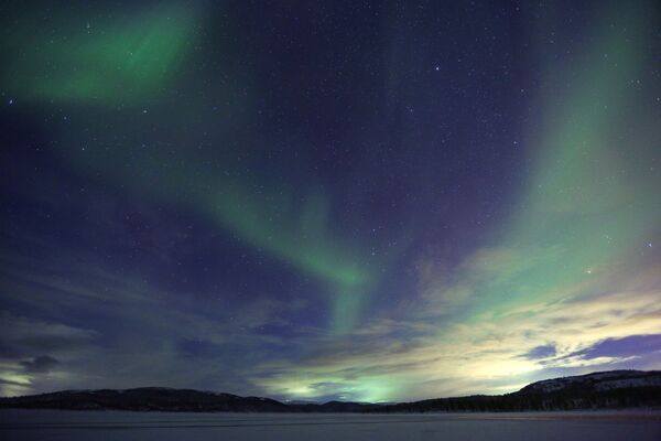 La mágica aurora se apodera del Extremo Norte de Rusia - Sputnik Mundo