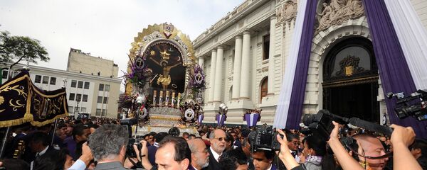 La procesión del Señor de los Milagros en Lima, Perú (archivo) La procesión del Señor de los Milagros en Lima, Perú (archivo) - Sputnik Mundo