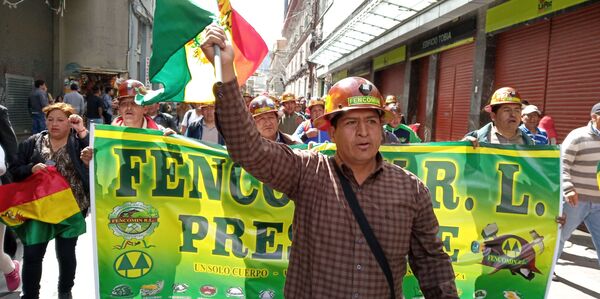 Al estruendo de la dinamita, mineros y campesinos marchan para defender el triunfo de Evo   - Sputnik Mundo
