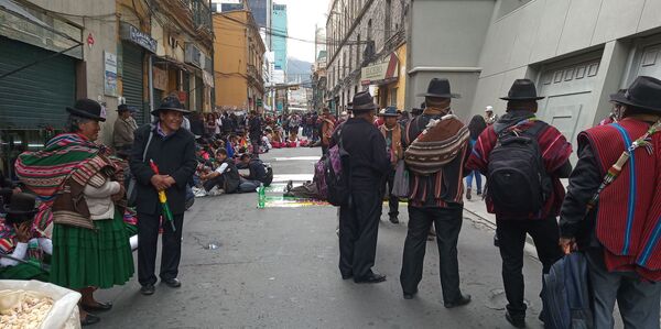 Al estruendo de la dinamita, mineros y campesinos marchan para defender el triunfo de Evo   - Sputnik Mundo